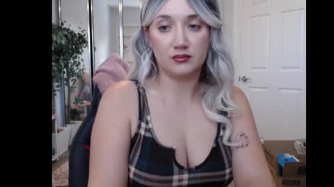 Snapshot of goddessemmy chatting on November 5, 9:04 pm Goddess Emmy online show from November 5, 9:04 pm