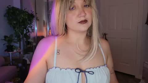 Snapshot of goddessemmy chatting on August 4, 4:59 am Goddess Emmy online show from August 4, 4:59 am