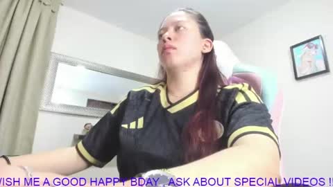 Snapshot of goddessjessica_roger chatting on July 8, 4:50 am Goddess Jessica and slave Roger online show from July 8, 4:50 am