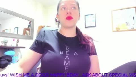 Snapshot of goddessjessica_roger chatting on July 29, 4:10 am Goddess Jessica and slave Roger online show from July 29, 4:10 am