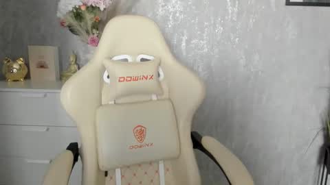 Snapshot of goddessmiaa chatting on May 20, 9:15 am Mistress online show from May 20, 9:15 am