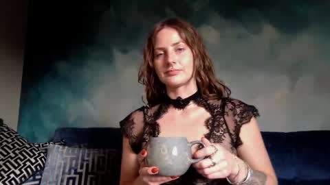 Snapshot of goddessmiamuse chatting on May 9, 5:07 pm goddessmiamuse online show from May 9, 5:07 pm