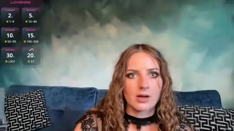 Snapshot of goddessmiamuse chatting on June 13, 8:18 pm goddessmiamuse online show from June 13, 8:18 pm
