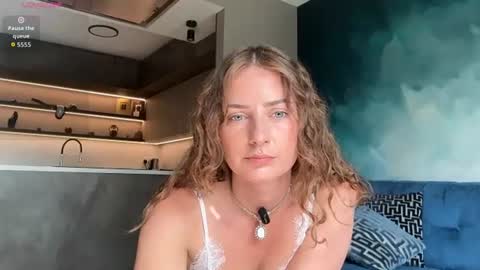 Snapshot of goddessmiamuse chatting on June 19, 3:49 pm goddessmiamuse online show from June 19, 3:49 pm
