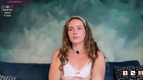 Snapshot of goddessmiamuse chatting on July 27, 7:43 pm goddessmiamuse online show from July 27, 7:43 pm