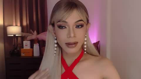 Snapshot of goddessmichaella chatting on December 21, 9:01 am Michaella online show from December 21, 9:01 am