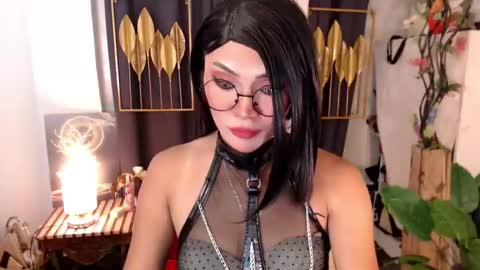 Snapshot of goddessquinnie chatting on December 7, 4:53 am quinnie online show from December 7, 4:53 am