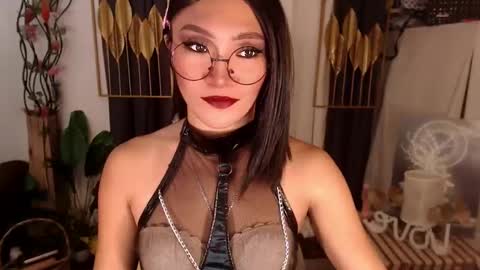 Snapshot of goddessquinnie chatting on January 31, 1:54 am quinnie online show from January 31, 1:54 am
