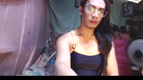 Snapshot of goddesssonyaxxx chatting on May 11, 7:03 am KENNY DOLL online show from May 11, 7:03 am