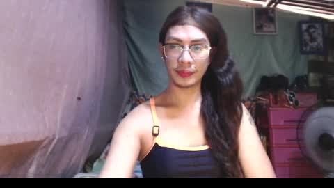 Snapshot of goddesssonyaxxx chatting on May 17, 6:44 am KENNY DOLL online show from May 17, 6:44 am