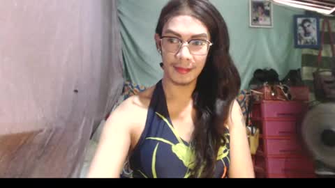 Snapshot of goddesssonyaxxx chatting on June 2, 6:26 am KENNY DOLL online show from June 2, 6:26 am