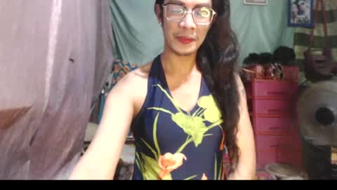 Snapshot of goddesssonyaxxx chatting on June 17, 6:38 am KENNY DOLL online show from June 17, 6:38 am
