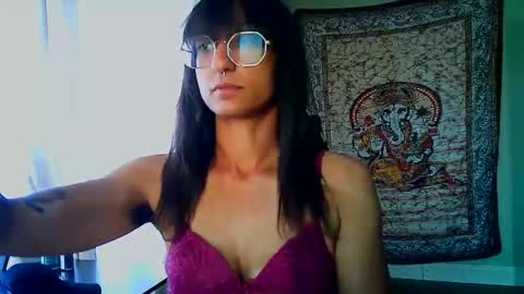 goddessvikkii online show from March 23, 5:50 pm