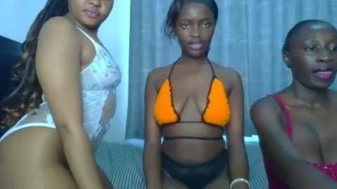 Snapshot of godess_lunah chatting on June 10, 6:34 am godess_lunah online show from June 10, 6:34 am