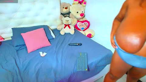 Snapshot of godessqqq chatting on October 23, 2:00 am Godess Tracy online show from October 23, 2:00 am