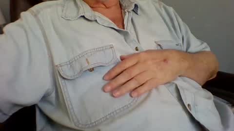 Snapshot of godfather943 chatting on June 17, 8:43 pm godfather943 online show from June 17, 8:43 pm