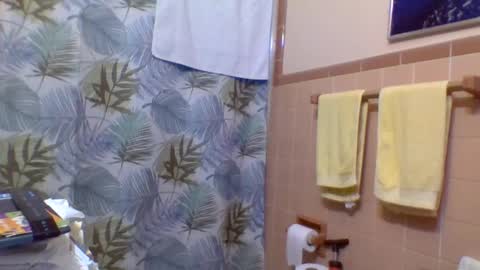 Snapshot of gojo885 chatting on January 7, 3:24 am gojo885 online show from January 7, 3:24 am