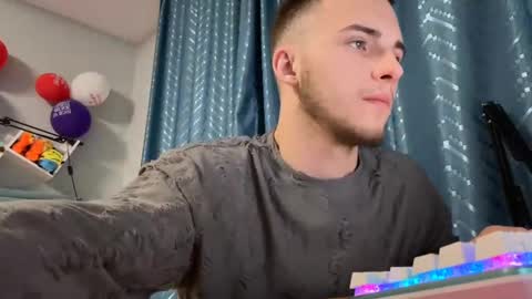 Golden boyyy21 online show from March 12, 4:56 pm