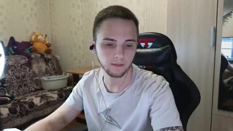 Snapshot of golden_boyyy21 chatting on June 6, 10:58 pm Golden boyyy21 online show from June 6, 10:58 pm