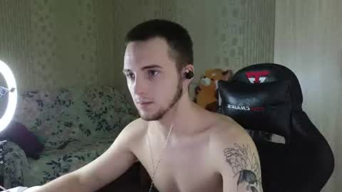 Snapshot of golden_boyyy21 chatting on June 11, 3:54 pm Golden boyyy21 online show from June 11, 3:54 pm