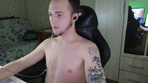 Snapshot of golden_boyyy21 chatting on June 12, 6:01 am Golden boyyy21 online show from June 12, 6:01 am