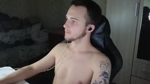 Snapshot of golden_boyyy21 chatting on June 18, 10:58 pm Golden boyyy21 online show from June 18, 10:58 pm