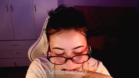 Snapshot of golden_gingerkitty chatting on October 28, 2:04 am golden_gingerkitty online show from October 28, 2:04 am