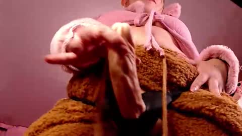 Snapshot of golden_gingerkitty chatting on May 29, 11:58 pm golden_gingerkitty online show from May 29, 11:58 pm