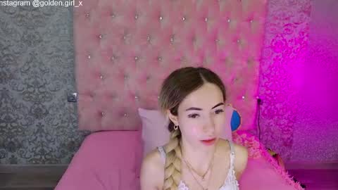 Snapshot of golden_girl__ chatting on May 8, 1:55 am golden girl online show from May 8, 1:55 am