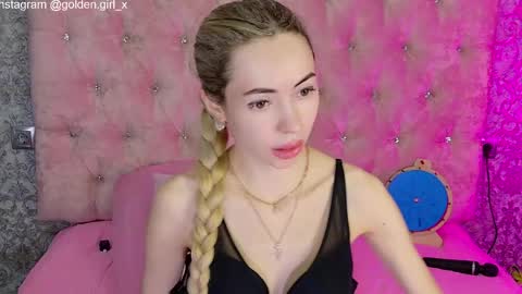 Snapshot of golden_girl__ chatting on May 23, 2:17 am golden girl online show from May 23, 2:17 am