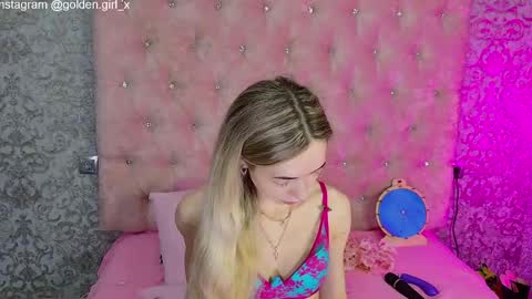 Snapshot of golden_girl__ chatting on June 1, 1:40 am golden girl online show from June 1, 1:40 am