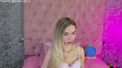 Snapshot of golden_girl__ chatting on June 3, 1:52 am golden girl online show from June 3, 1:52 am