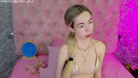Snapshot of golden_girl__ chatting on June 7, 1:43 am golden girl online show from June 7, 1:43 am