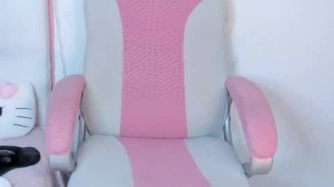 Snapshot of golden_issy chatting on June 15, 12:24 am golden_issy online show from June 15, 12:24 am