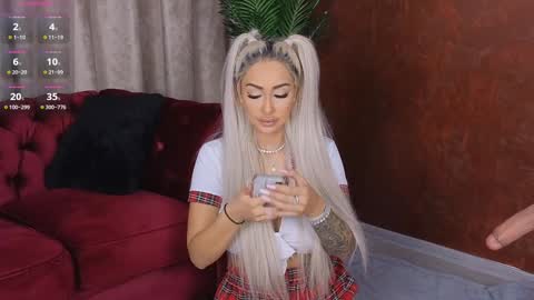 GoldenAmberX online show from February 5, 5:30 am