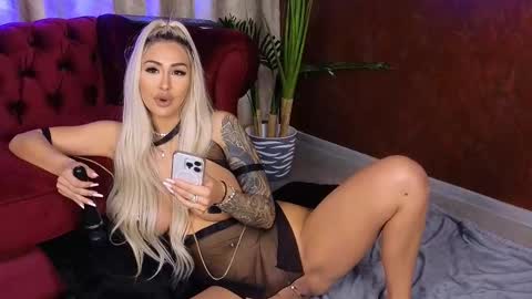 Snapshot of goldenamberx chatting on February 11, 8:48 am GoldenAmberX online show from February 11, 8:48 am