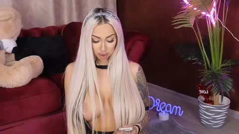 Snapshot of goldenamberx chatting on February 21, 5:35 am GoldenAmberX online show from February 21, 5:35 am