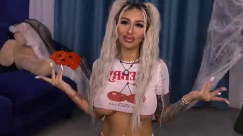 Snapshot of goldenamberx chatting on October 30, 6:04 am GoldenAmberX online show from October 30, 6:04 am