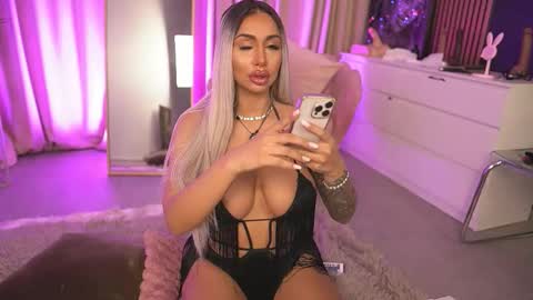 GoldenAmberX online show from March 1, 6:37 am