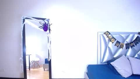 Snapshot of goldenn_ass1 chatting on October 28, 3:43 am goldenn_ass1 online show from October 28, 3:43 am