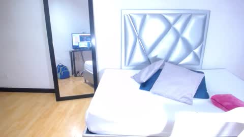 Snapshot of goldenn_ass1 chatting on November 6, 4:02 am goldenn_ass1 online show from November 6, 4:02 am