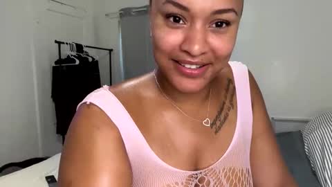 Snapshot of goldenpuss95 chatting on November 9, 10:30 pm GoldenPuss online show from November 9, 10:30 pm