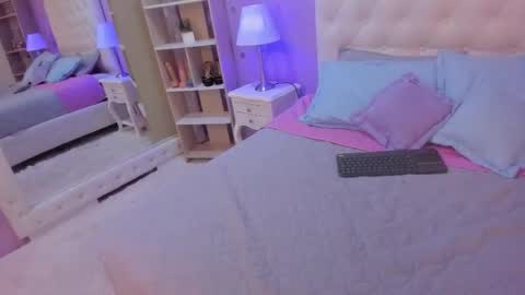 goldentemptation_ online show from February 6, 9:40 pm