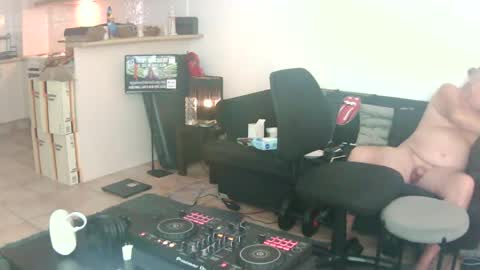goldyguy011 online show from June 21, 11:07 pm