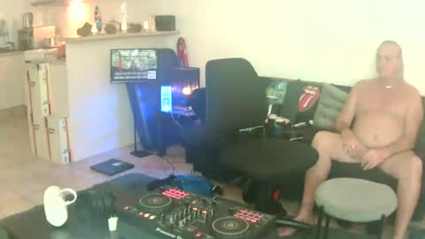 goldyguy011 online show from June 22, 11:35 pm