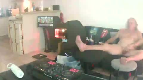 goldyguy011 online show from June 26, 2:38 am