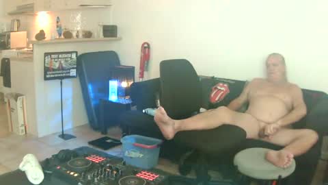 goldyguy011 online show from July 1, 11:59 pm