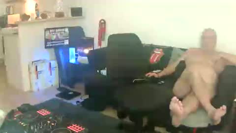 goldyguy011 online show from July 8, 10:58 pm