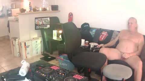 goldyguy011 online show from July 15, 4:18 am