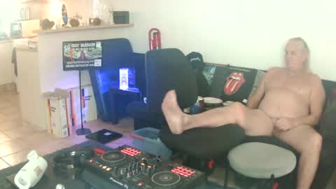 goldyguy011 online show from July 16, 5:24 am